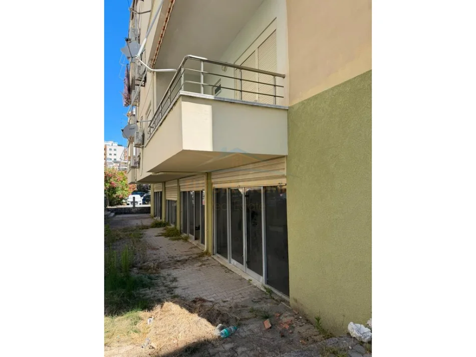 Durres, shitet ambjent biznesi 70 Metra Larg Shetitores Kryesore Kati -1, 220 m² 230.000 € (Golem,Durres)