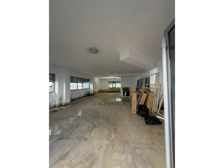 Durres, shitet ambjent biznesi 70 Metra Larg Shetitores Kryesore Kati -1, 220 m² 230.000 € (Golem,Durres)