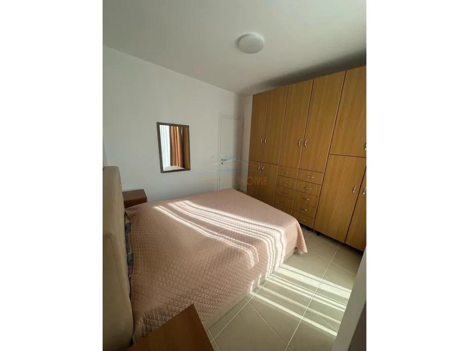 Shqiperi, jepet me qera apartament 1+1 Kati 4, 57 m² 550 € (Jordan Misja)