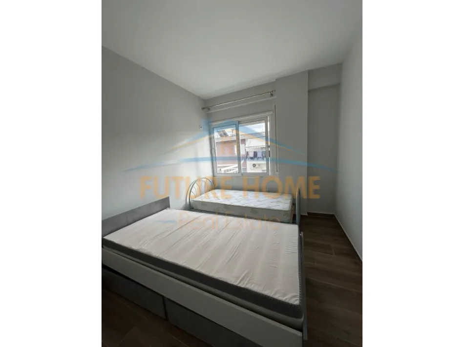 Tirane, jepet me qera apartament 2+1+Ballkon Kati 4, 90 m² 450 € (Fresk)