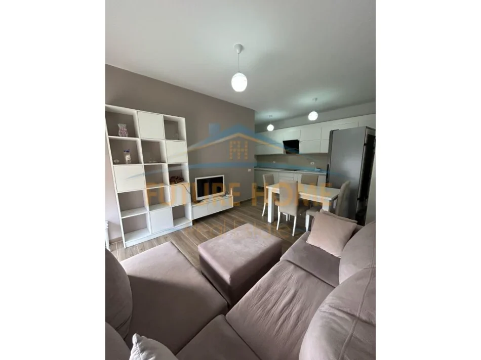 Tirane, jepet me qera apartament 2+1+Ballkon Kati 4, 90 m² 450 € (Fresk)