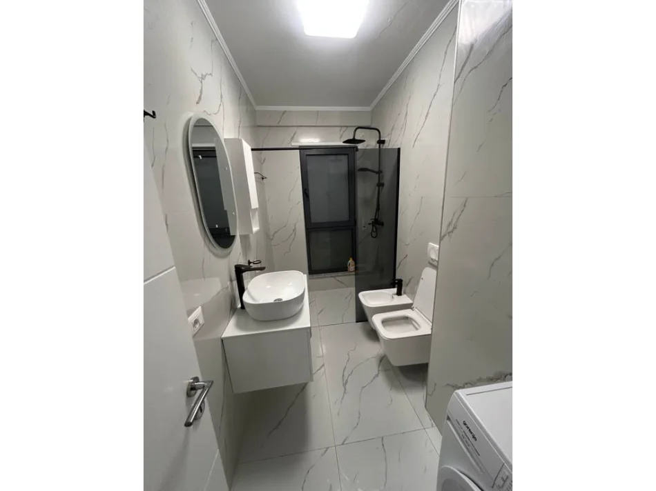 Tirane, jepet me qera apartament 1+1+Ballkon Kati 5, 70 m² 550 € (Kompleksi Ndregjoni, Jordan Misja)