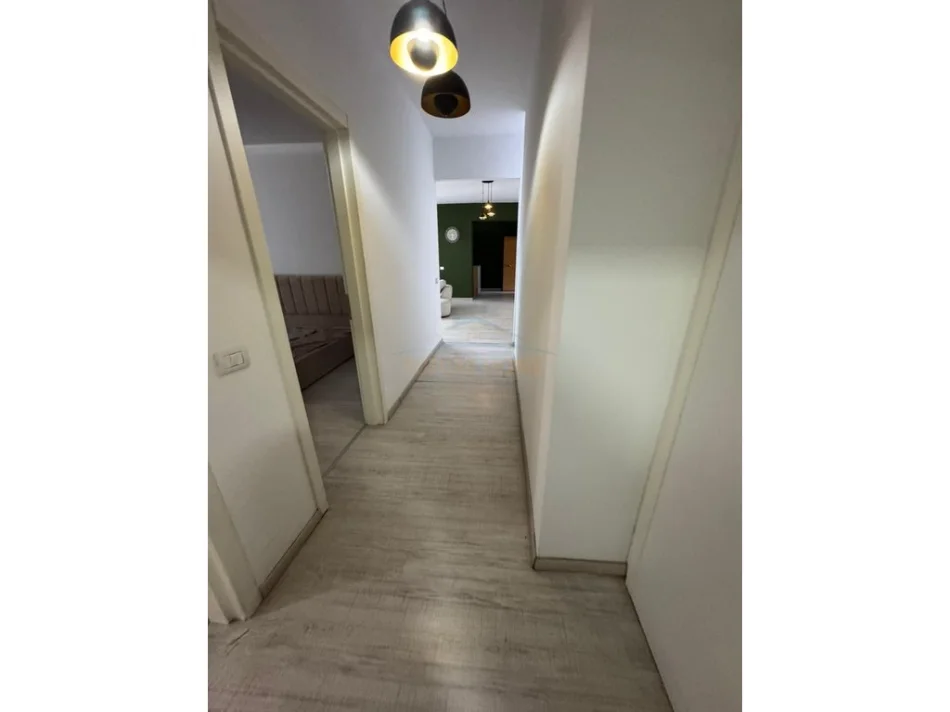 Tirane, jepet me qera apartament 2+1+Ballkon Kati 9, 128 m² 800 € (Bulevardi Zogu i 1)