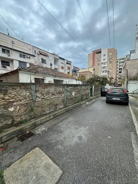 Durres, shitet shtepi 1 Katshe Kati 1, 300 m² (qender kazazi)