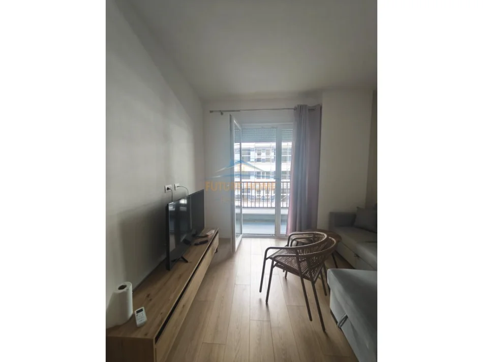 Tirane, jepet me qera apartament 1+1 Kati 2, 57 m² 500 € (Univers City)