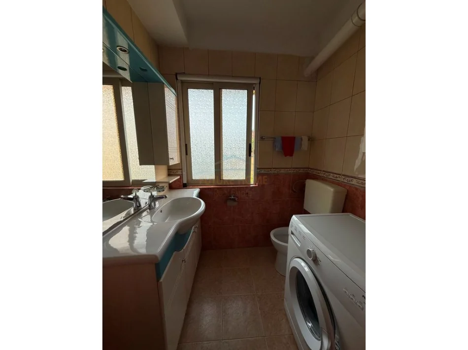 Tirane, jepet me qera apartament 1+1 Kati 4, 83 m² 550 € (Bulevardi Zhan D;Ark)