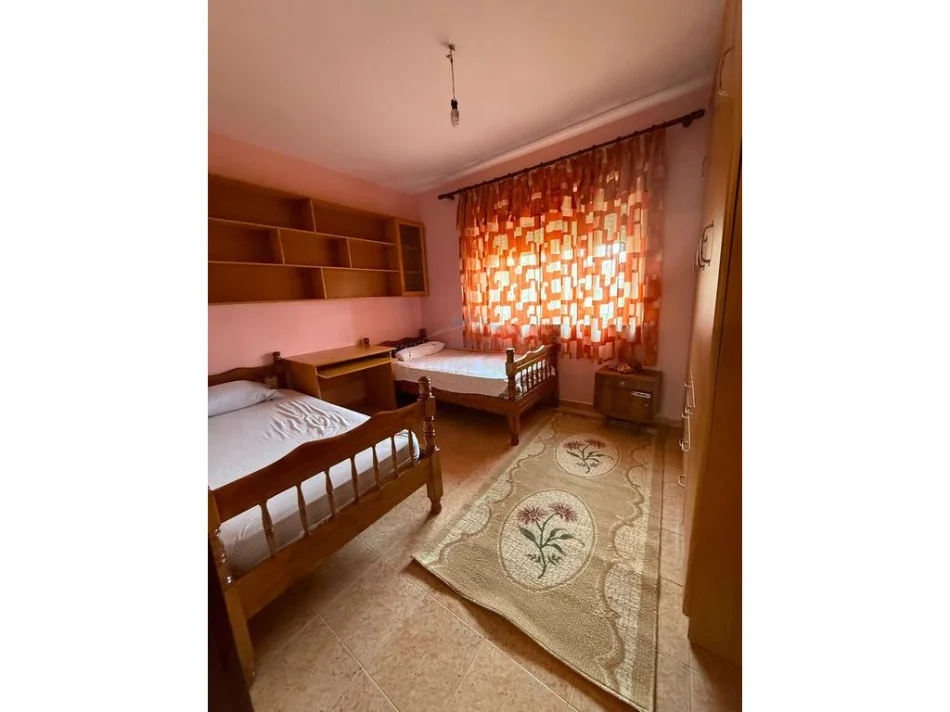 Tirane, jepet me qera apartament 1+1 Kati 4, 83 m² 550 € (Bulevardi Zhan D;Ark)