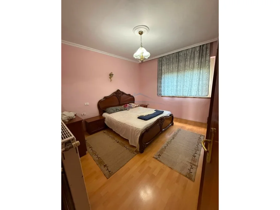 Tirane, jepet me qera apartament 1+1 Kati 4, 83 m² 550 € (Bulevardi Zhan D;Ark)