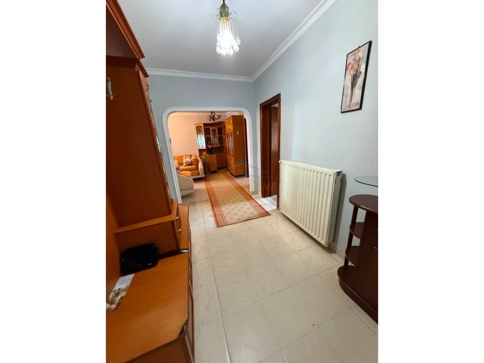 Tirane, jepet me qera apartament 1+1 Kati 4, 83 m² 550 € (Bulevardi Zhan D;Ark)