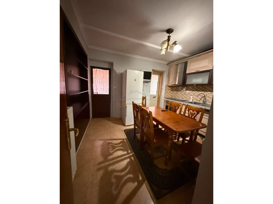 Tirane, jepet me qera apartament 1+1 Kati 4, 83 m² 550 € (Bulevardi Zhan D;Ark)