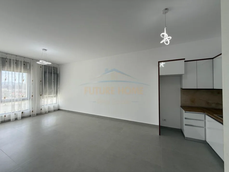 Tirane, jepet me qera apartament 1+1 Kati 5, 75 m² 450 € (Ish-Dogana, Tiranë.)