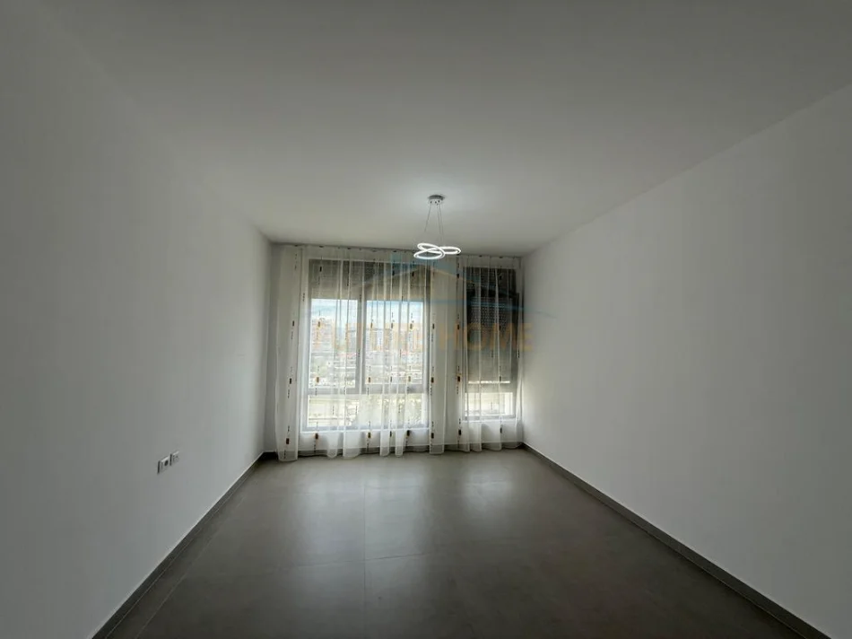 Tirane, jepet me qera apartament 1+1 Kati 5, 75 m² 450 € (Ish-Dogana, Tiranë.)