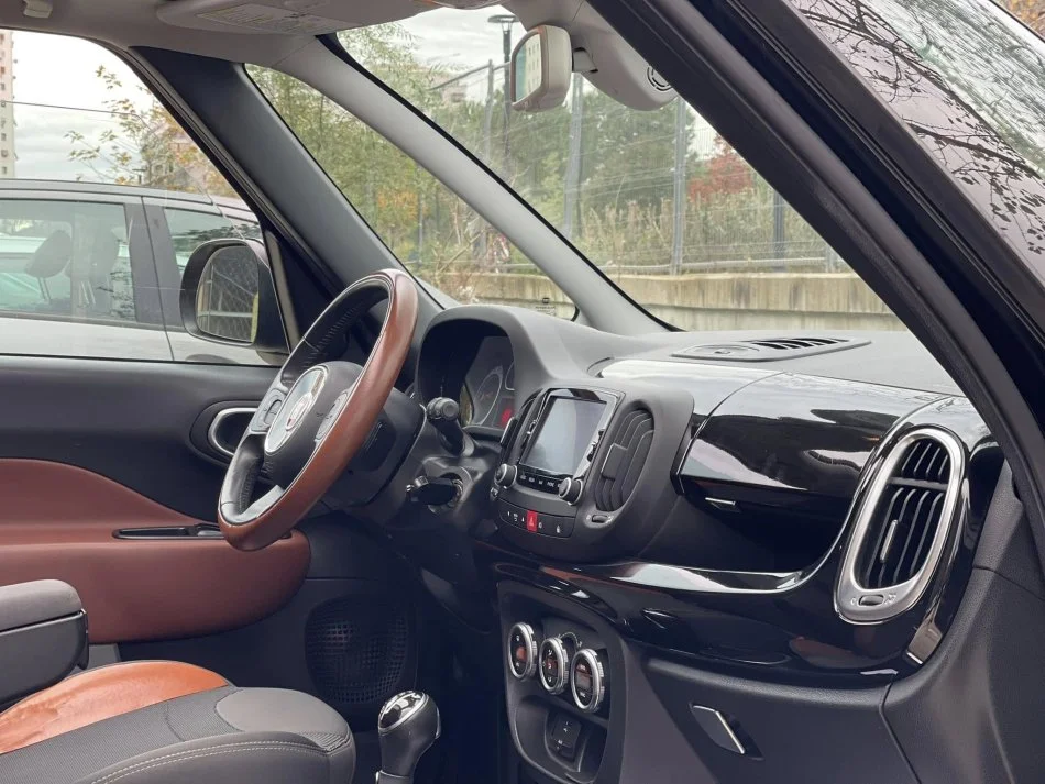 Tirane, shes makine FIAT 500 L Benzin, e zeze automatik Klima 166.000 km 1 €