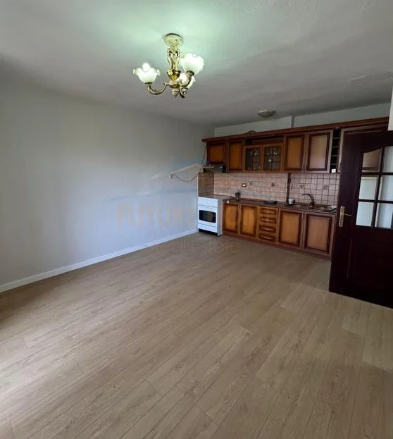 Tirane, shitet apartament 1+1 Kati 4, 60 m² 108.000 € (ali demi)