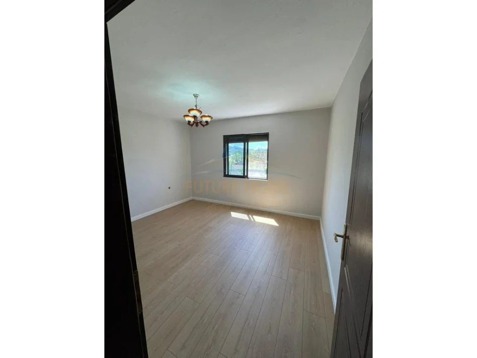 Tirane, shitet apartament 1+1+Ballkon Kati 4, 60 m² 108.000 € (alidem)