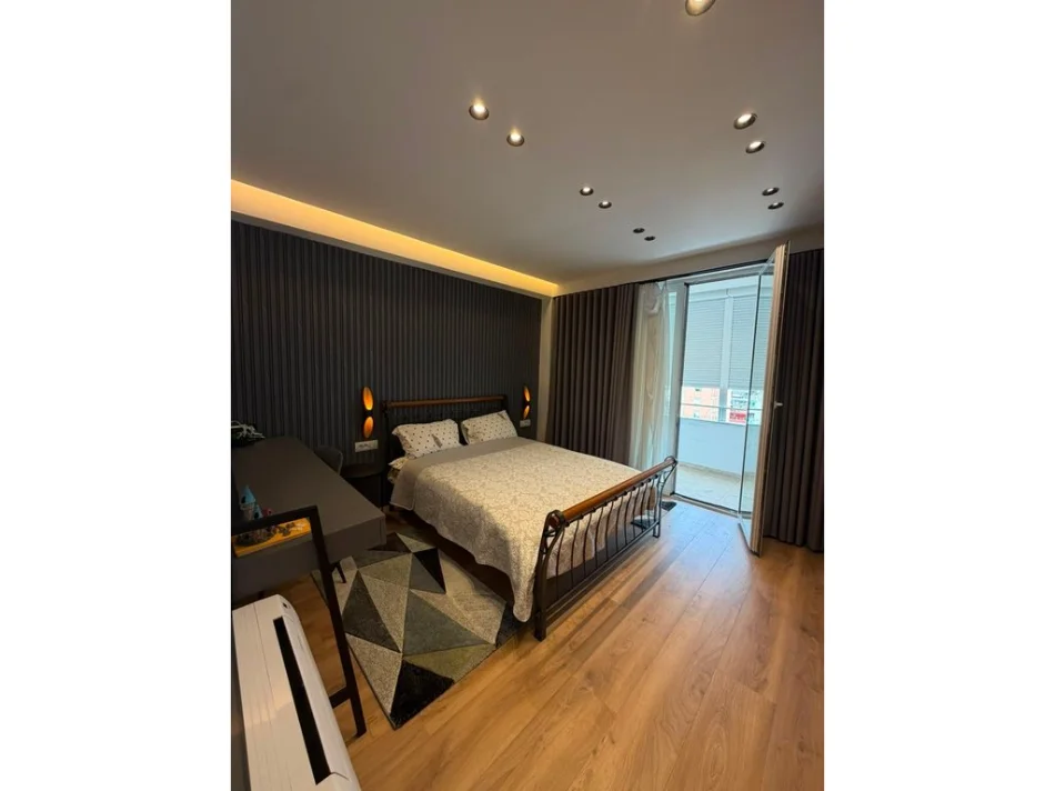 Tirane, jepet me qera apartament 3+1+2+Ballkon Kati 9, 115 m² 1.500 € (Myslym Shyri)