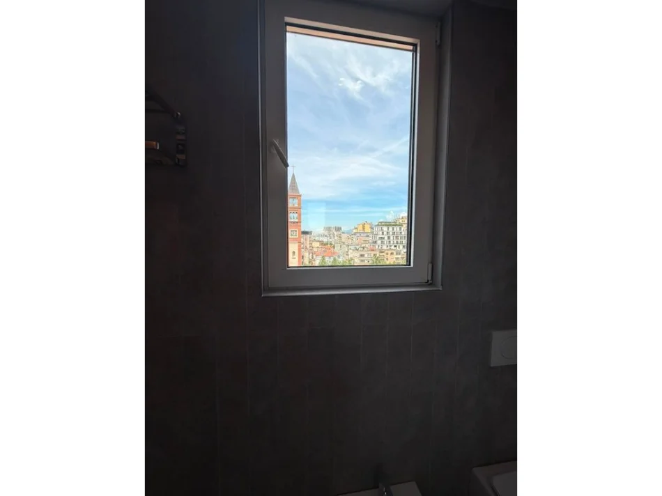 Tirane, jepet me qera apartament 3+1+Ballkon Kati 9, 115 m² 1.500 € (Myslym Shyri)