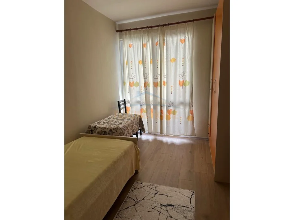 Tirane, jepet me qera apartament 2+1+Ballkon Kati 3, 72 m² 500 € 