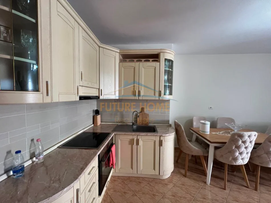 Tirane, shitet apartament 2+1+Ballkon Kati 4, 97 m² 210.000 € (Prane Delijorgjit)