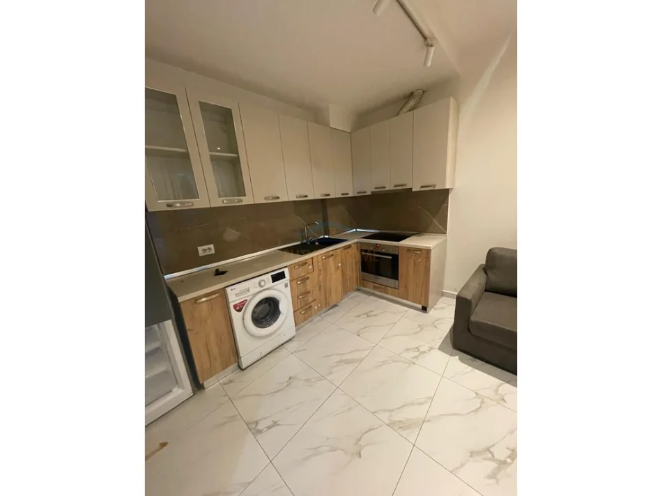 Tirane, jepet me qera apartament 1+1 Kati 1, 51 m² 450 € (Rruga Peti, Liqeni i Thate)