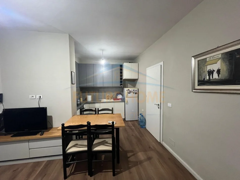 Tirane, shitet apartament 1+1+Ballkon Kati 5, 54 m² 105.000 € (Pallatet Çabej, Misto Mame)