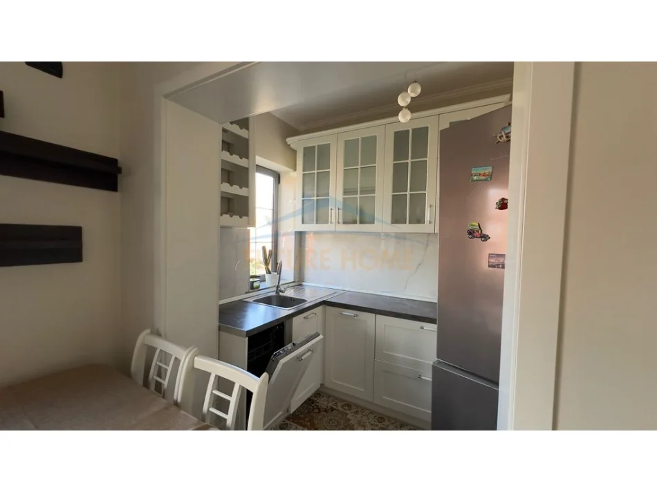 Tirane, shitet apartament 2+1+Ballkon Kati 4, 87 m² (Rruga Fortuzi, Tirane)