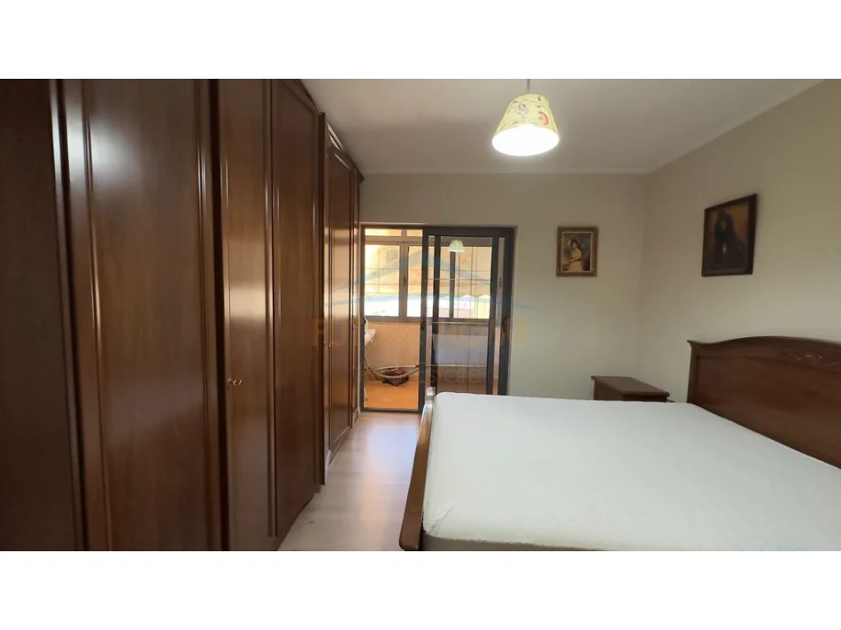 Tirane, shitet apartament 2+1+Ballkon Kati 4, 87 m² (Rruga Fortuzi, Tirane)