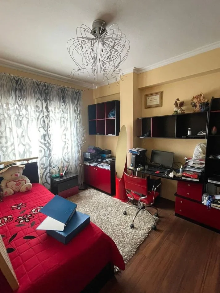 Tirane, jepet me qera apartament 3+1+Ballkon Kati 2 me ashensor,125 m² 850 € (Rruga Mine Peza)