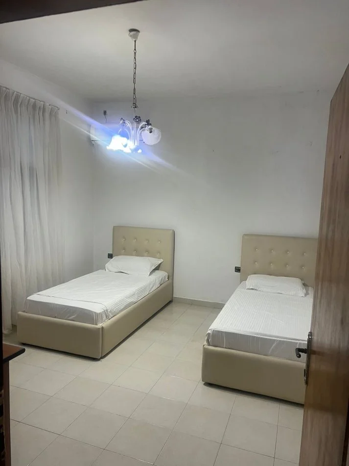 Tirane, jepet me qera apartament 3+1 , 800 € (Siri kodra)