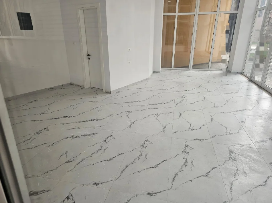 Tirane, jepet me qera zyre Kati 2, 50 m² 1.300 € (Prane ETC)