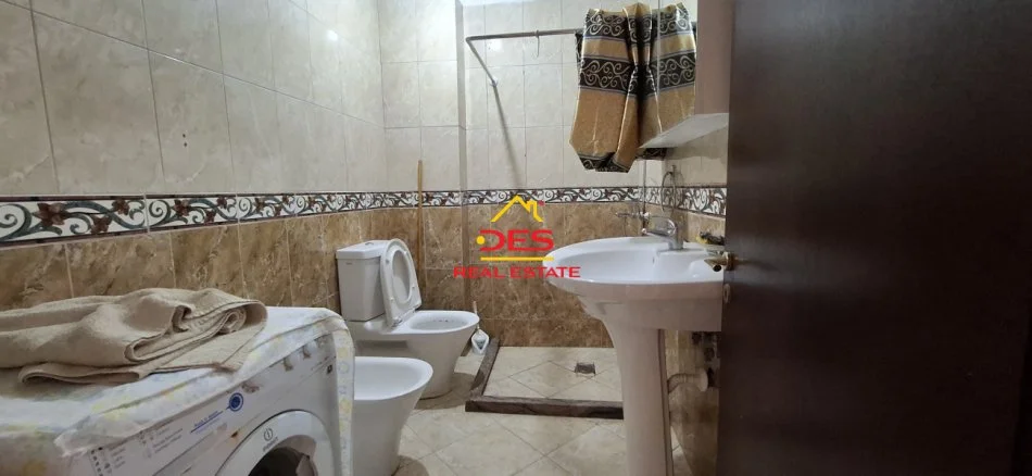 Vlore, jepet me qera apartament 2+1+Ballkon Kati 4, 110 m² 400 € (Rr Sazani, Vlorë)
