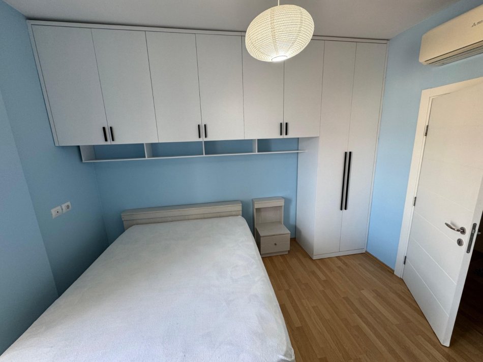 Tirane, jepet me qera apartament 2+1+Ballkon Kati 5, 96 m² 750 € (Rruga Frederik Shiroka)