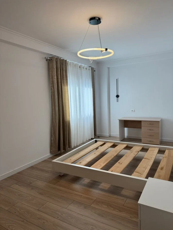 Tirane, jepet me qera apartament 2+1+Ballkon Kati 3, 85 m² 800 € (Kodra e Diellit)