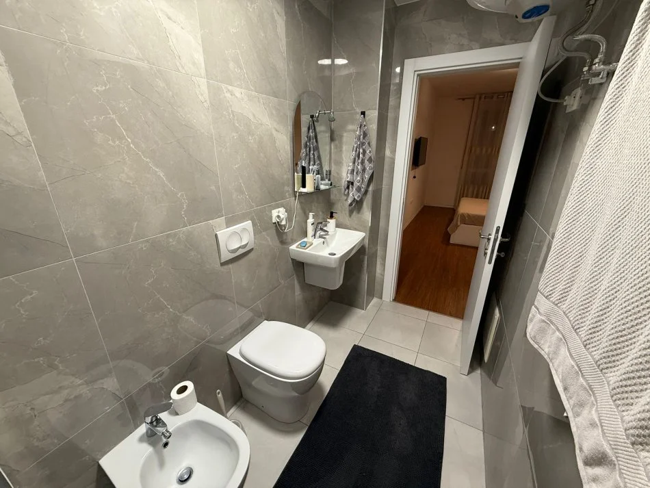 Tirane, jepet me qera apartament 2+1 Kati 5, 96 m² 750 € (Kompleksi Fiori di Bosko)