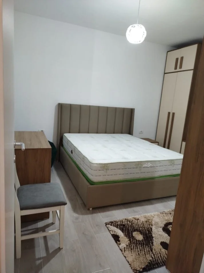 Durres, jepet me qera apartament 1+1+Ballkon Kati 5, (Qender Durres)