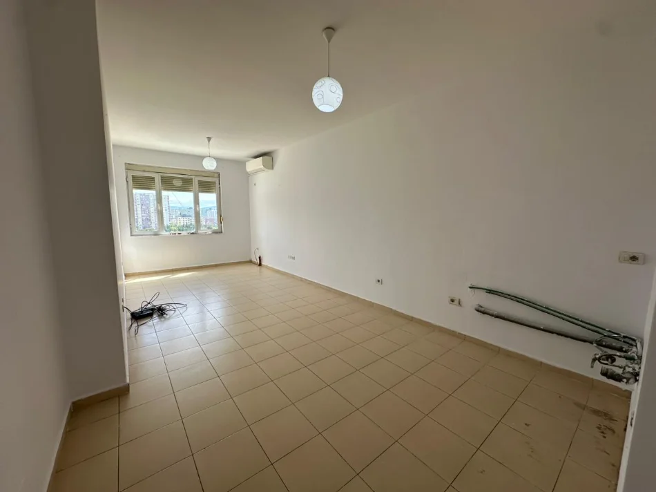 Tirane, shitet apartament 2+1+Ballkon Kati 7, 98 m² 1.225.000 € (rruga Kastriotet)