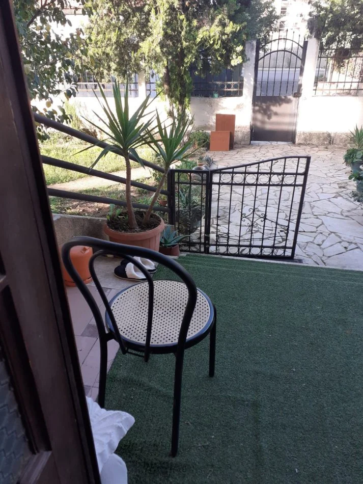 Tirane, jepet me qera shtepi 2+1+Ballkon Kati 1, 120 m² 350 € (Kinostudio rr. Aleksander Mojsiu)