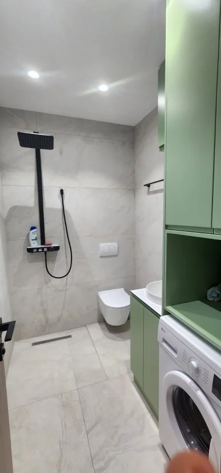 Tirane, jepet me qera apartament 1+1 Kati 6, 750 € (ne Qender)