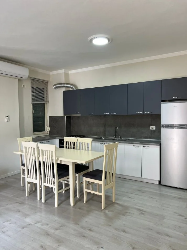 Tirane, shitet apartament 2+1+Ballkon Kati 3, 97 m² 130,000 € (Astir, Rruga Mikel Maruli)