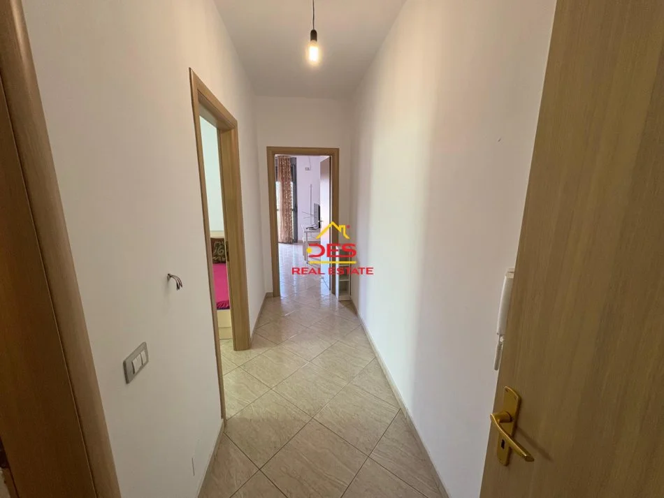 Vlore, jepet me qera apartament 2+1+Ballkon Kati 2, 120 m² 400 € (Rruga Osman Haxhiu)
