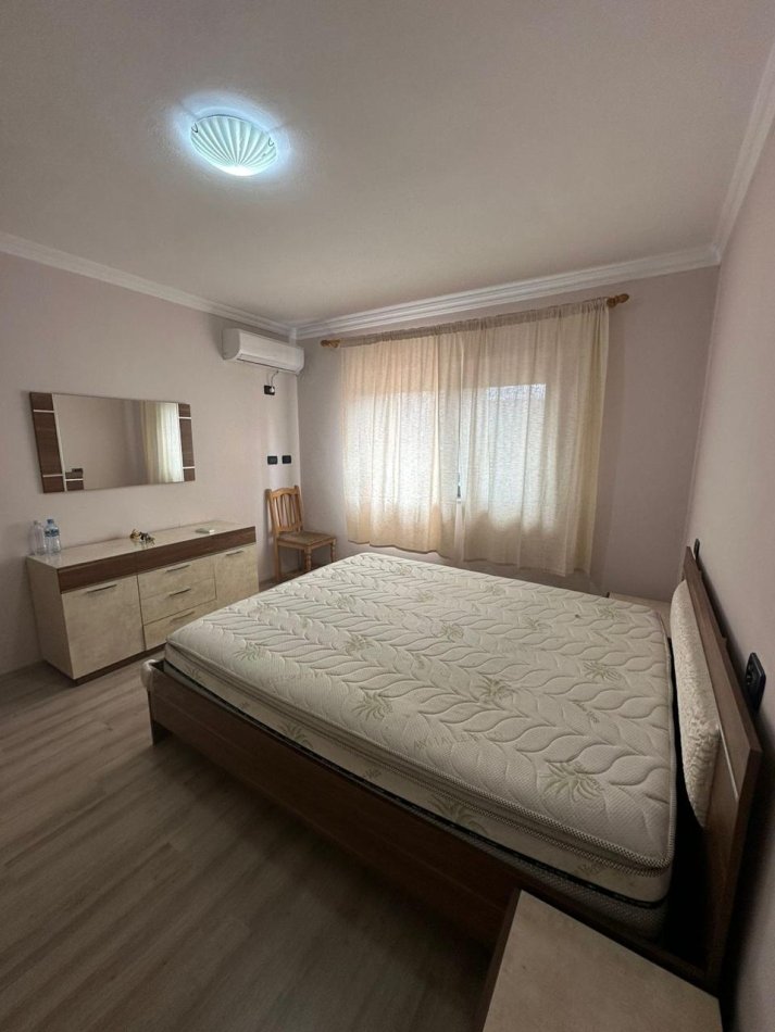 Tirane, jepet me qera apartament 1+1+Ballkon Kati 5, 60 m² 600 € (MYSLYM SHYRI)