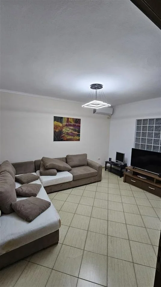 Tirane, jepet me qera apartament 2+1+Ballkon Kati 4, 67 m² 550 € (FERIT XHAJKO)