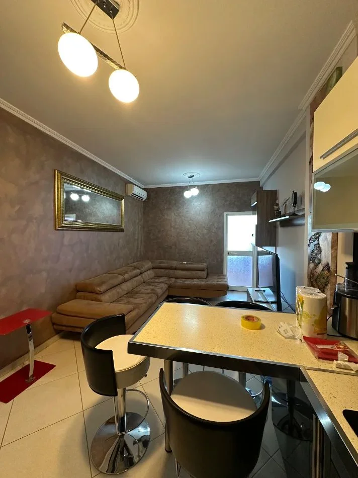 Tirane, jepet me qera apartament 2+1+Ballkon Kati 5, 60 m² 500 € (KODRA E DIELLIT)