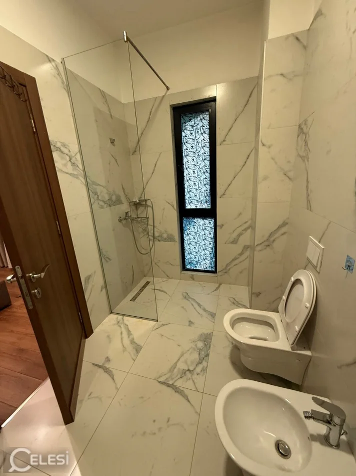 Tirane, jepet me qera apartament 2+1+Ballkon Kati 2, 113 m² 700 € (FARMACIA 10)