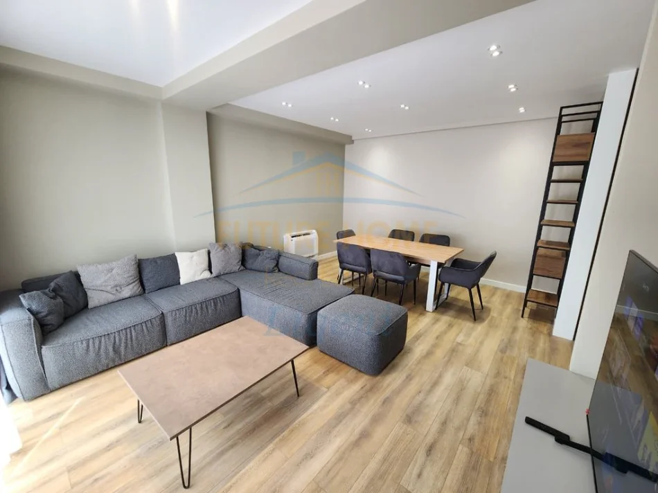 Tirane, shitet apartament duplex 4+1+Ballkon Kati 4, 190 m² 420.000 € (LIQENI I THATE)