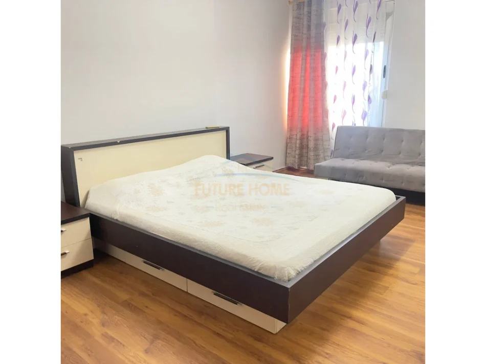 Tirane, jepet me qera apartament 1+1 Kati 4, 83 m² 500 € (Xhanfize Keko)