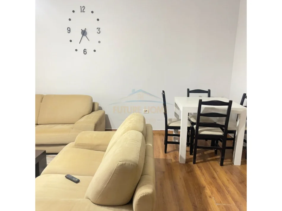 Tirane, jepet me qera apartament 1+1 Kati 4, 83 m² 500 € (Xhanfize Keko)