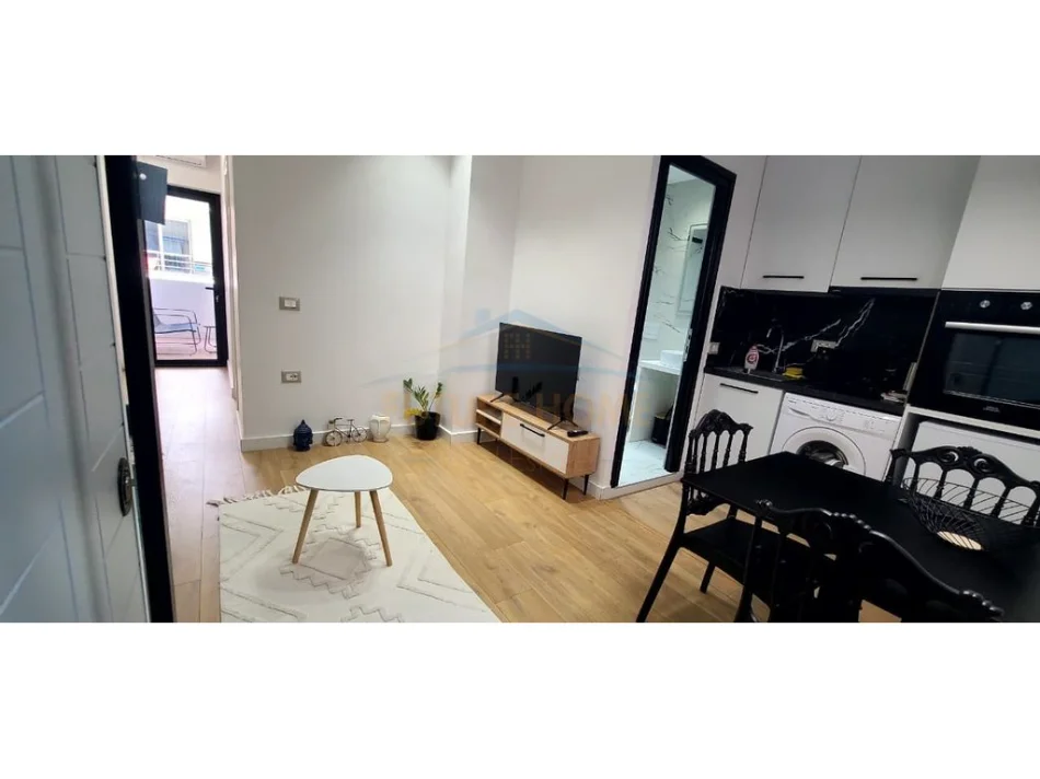 Tirane, jepet me qera apartament 1+1+Ballkon Kati 2, 62 m² 700 € (Liqeni I Thate)