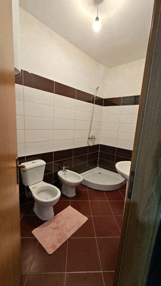 Durres, shes apartament 2+1+Aneks+Ballkon Kati 7, (Hotel Palace,Plazh)