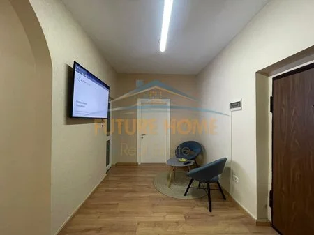 Tirane, jepet me qera apartament 2+1 , 1.000 € (BLLOK)
